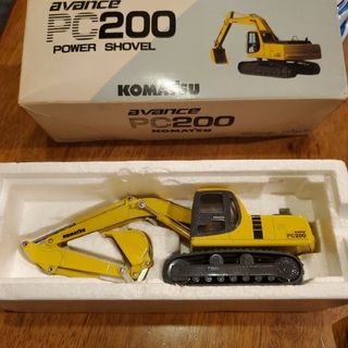 KOMATSU　AVANCE　パワーショベルPC200 建設重機1/43 非売品(ミニカー)