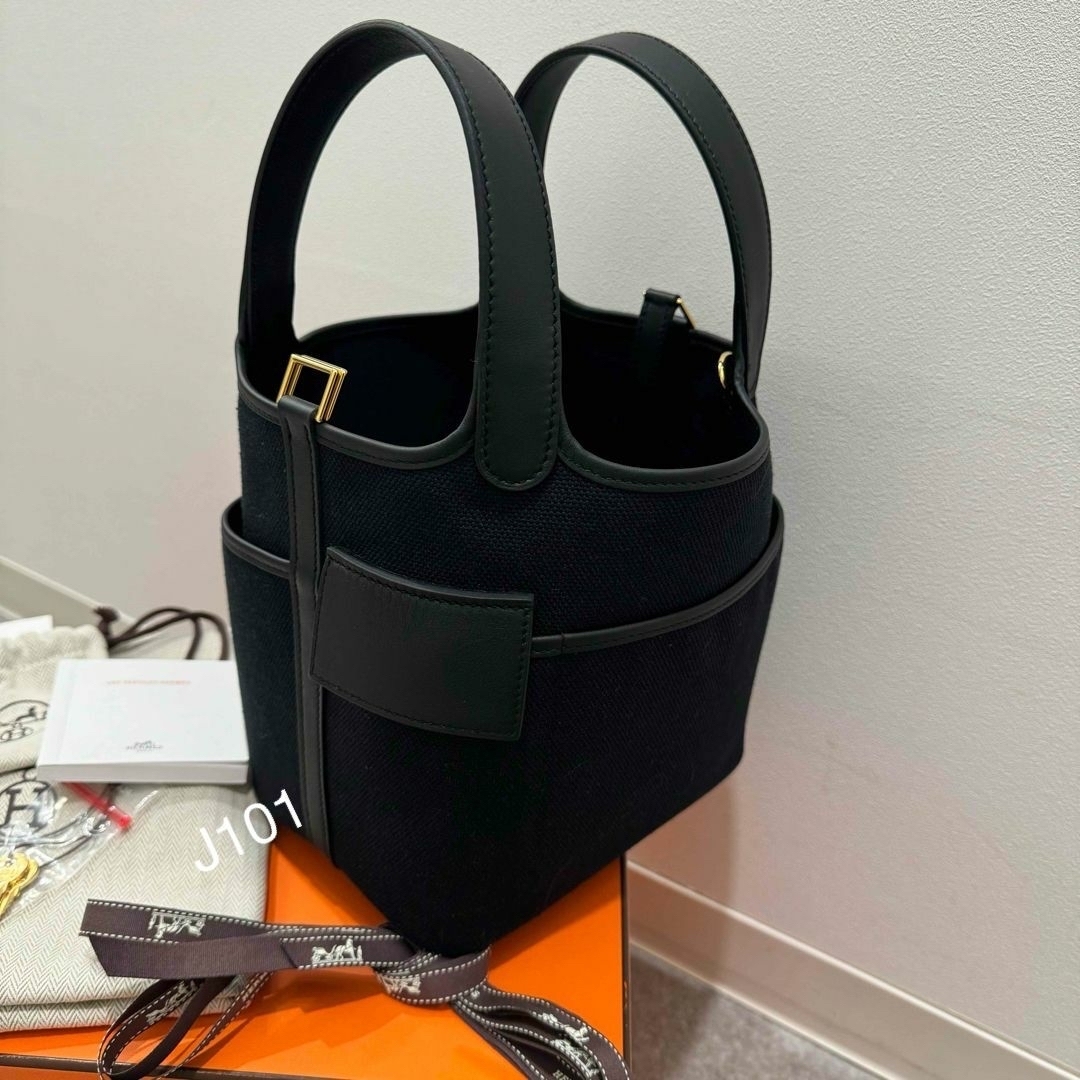 Hermes(エルメス)のエルメス　ピコタンロックカーゴ 18 PM ブラック ゴールド金具 レディースのバッグ(ハンドバッグ)の商品写真