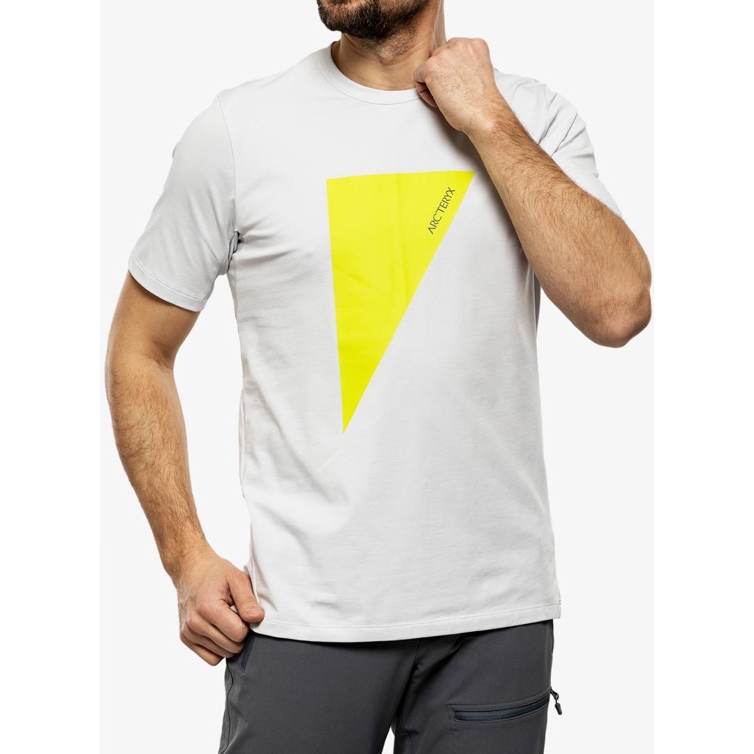 ARC'TERYX(アークテリクス)のアークテリクス キャプティブ アークポストロフィー ワード Tシャツ メンズ メンズのトップス(Tシャツ/カットソー(半袖/袖なし))の商品写真