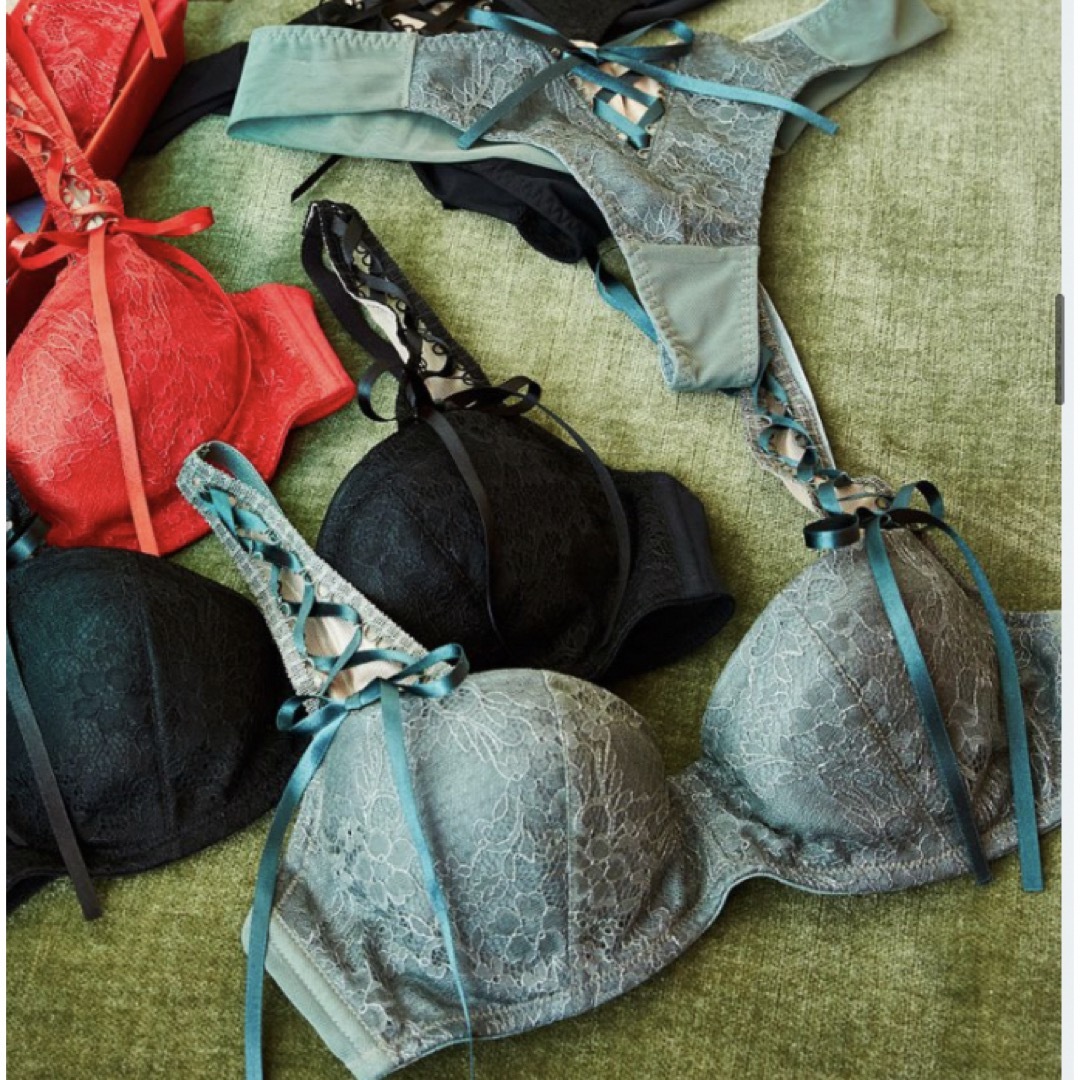 Chut! INTIMATES(シュットインティメイツ)の未使用　Chut INTIMATES  ブラ　ショーツ レディースの下着/アンダーウェア(ブラ&ショーツセット)の商品写真