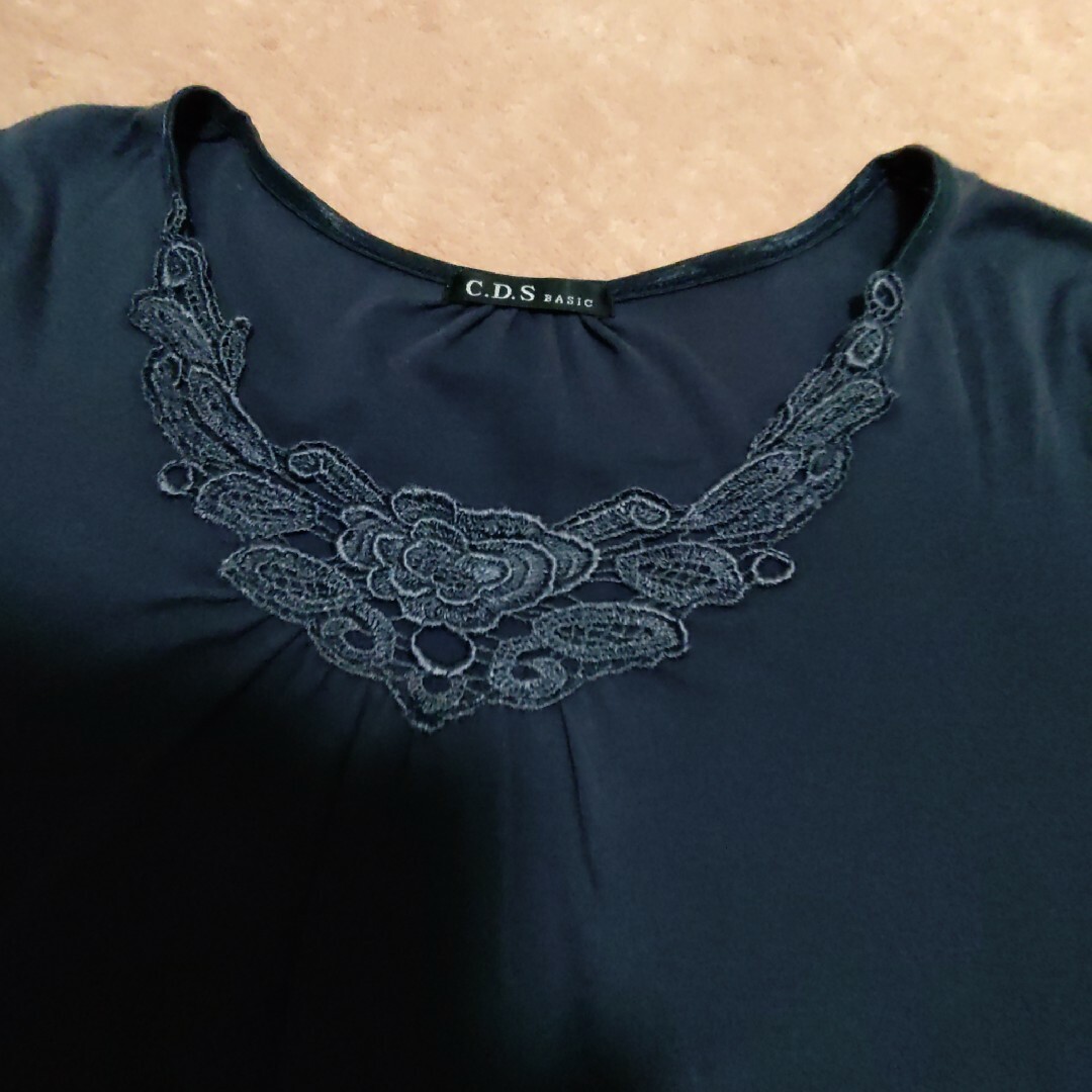 長袖カットソー　Mサイズ　紺色 レディースのトップス(カットソー(長袖/七分))の商品写真