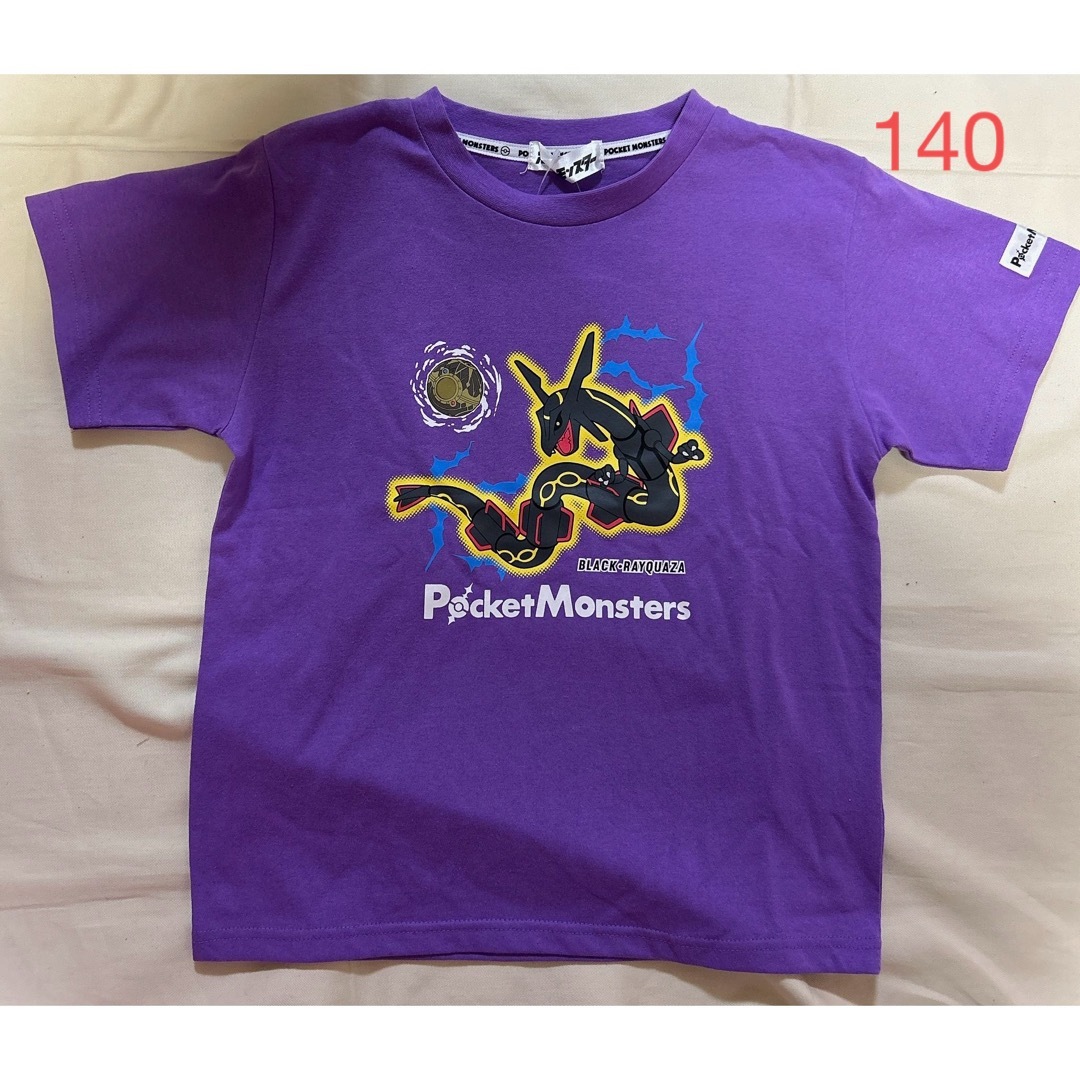 ポケモン(ポケモン)のポケットモンスター　ブラックレックウザ　半袖　Tシャツ　140 パープル キッズ/ベビー/マタニティのキッズ服男の子用(90cm~)(Tシャツ/カットソー)の商品写真