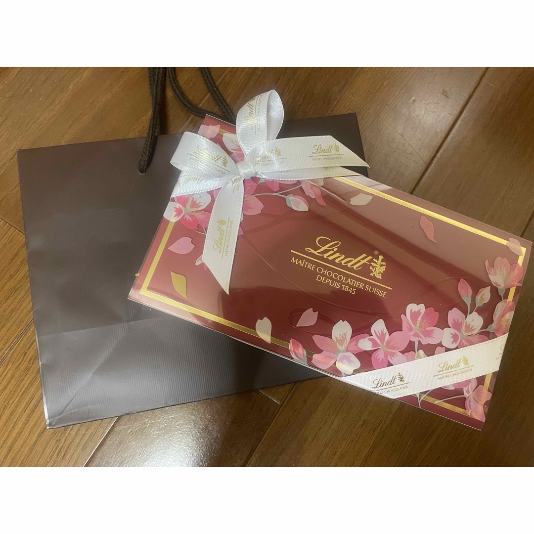 Lindt(リンツ)の値下げ☆リンツ メートル・ショコラティエ セレクション スプリング 8個入 食品/飲料/酒の食品(菓子/デザート)の商品写真