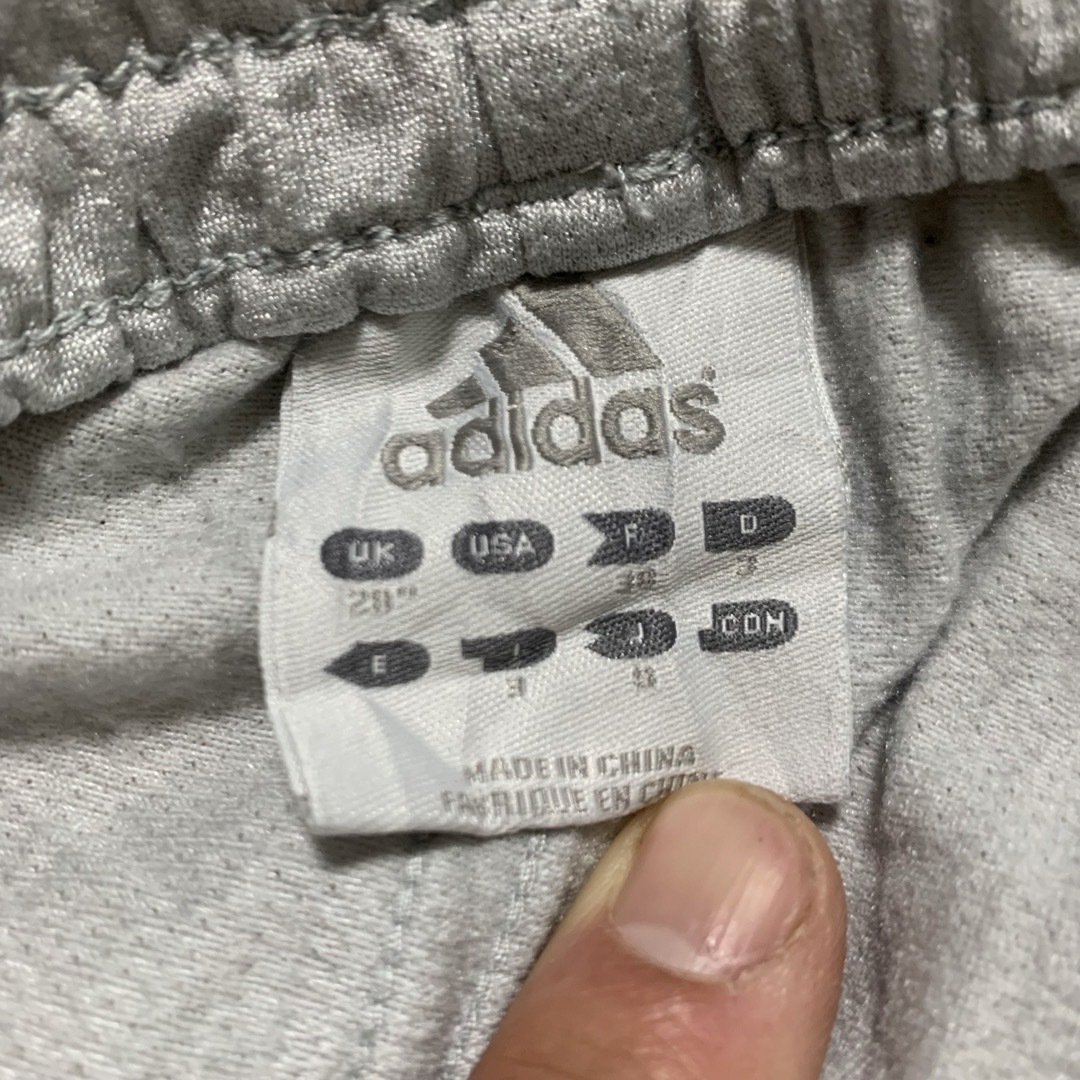 adidas(アディダス)のアディダスadidasハーフパンツSグレー メンズのパンツ(ショートパンツ)の商品写真