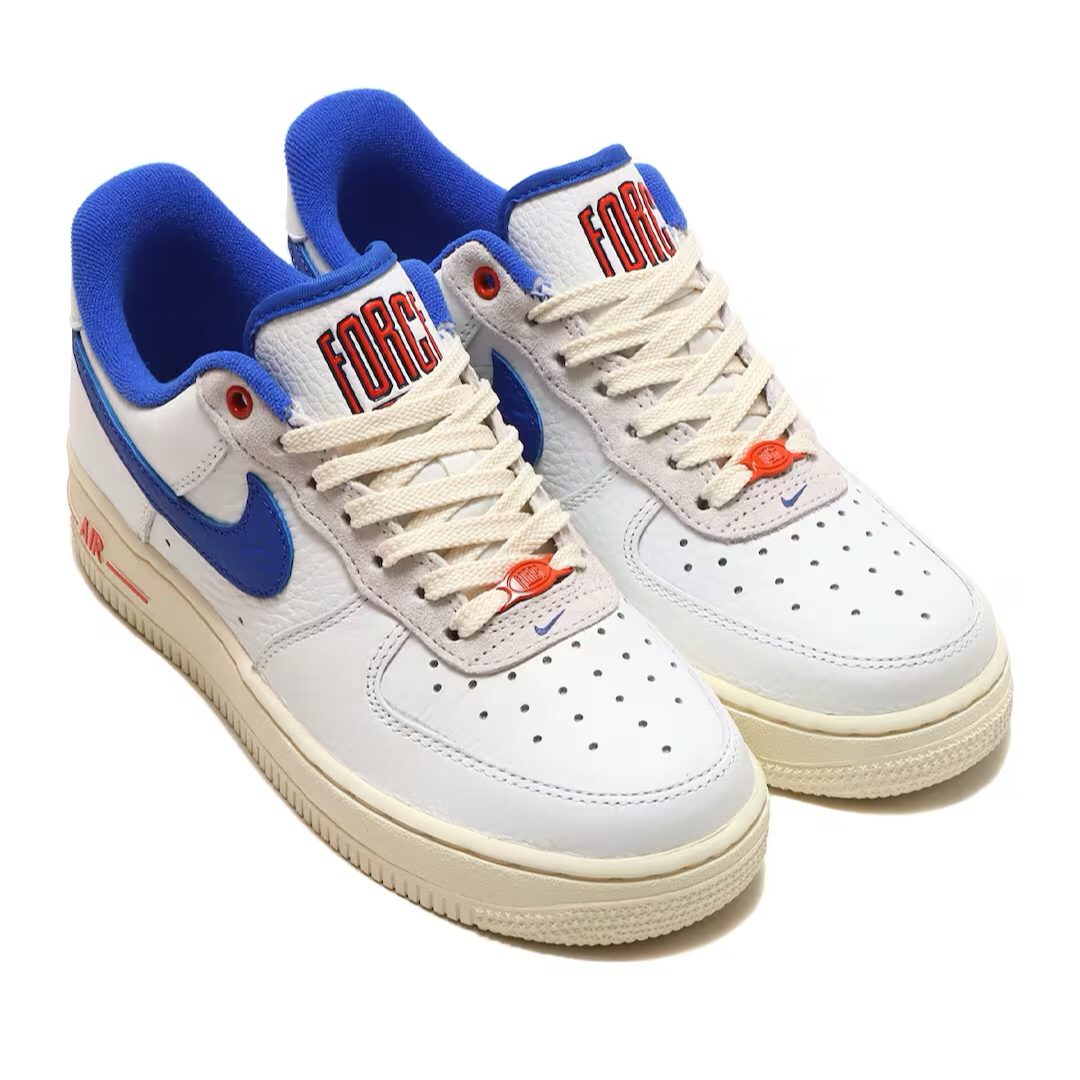 NIKE(ナイキ)のNIKE WMNS AIR FORCE 1 '07 LX コマンドフォース 白 レディースの靴/シューズ(スニーカー)の商品写真