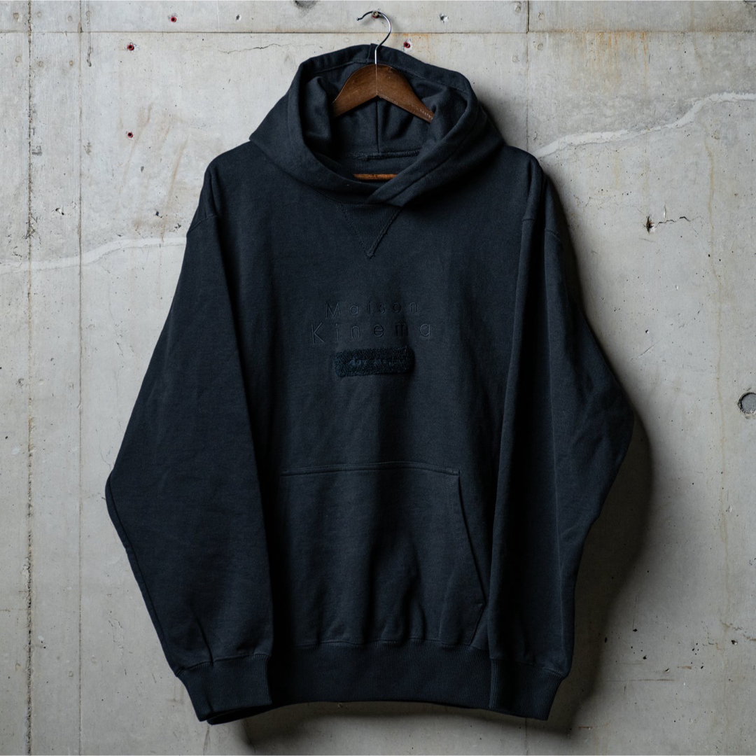 UNITED ARROWS(ユナイテッドアローズ)のMAISON KINEMA college logo sweat hoodie メンズのトップス(パーカー)の商品写真