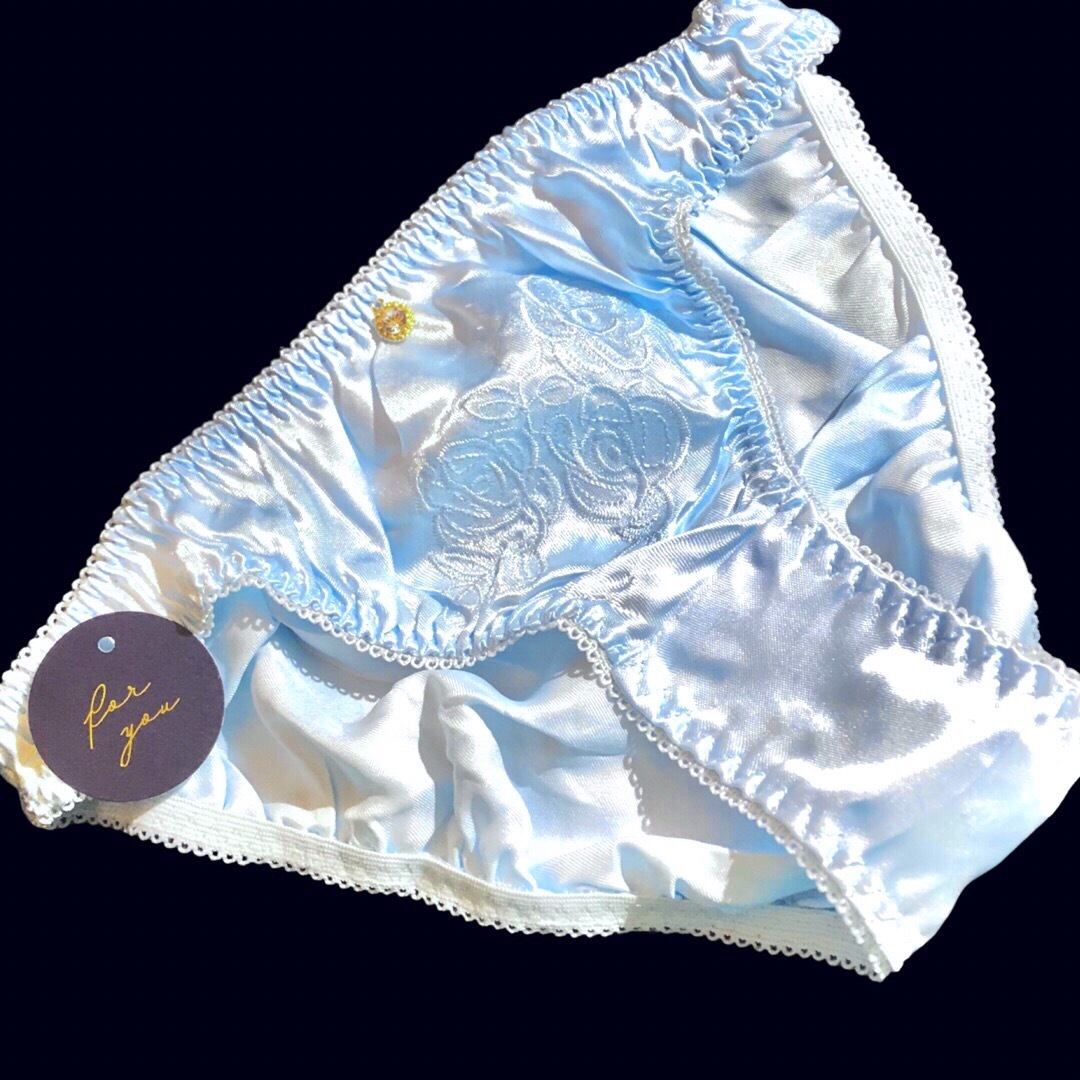 サテン刺繍　ショーツ　ワンサイズ　ブルー　ピーチジョン系　エメフィール系 レディースの下着/アンダーウェア(ショーツ)の商品写真