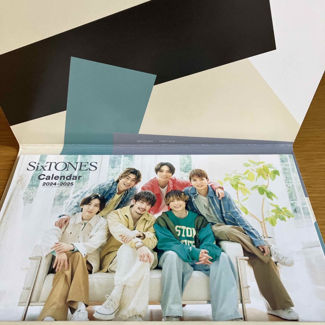 SixTONES(ストーンズ)のSixTONES 卓上カレンダー　 エンタメ/ホビーの雑誌(アート/エンタメ/ホビー)の商品写真