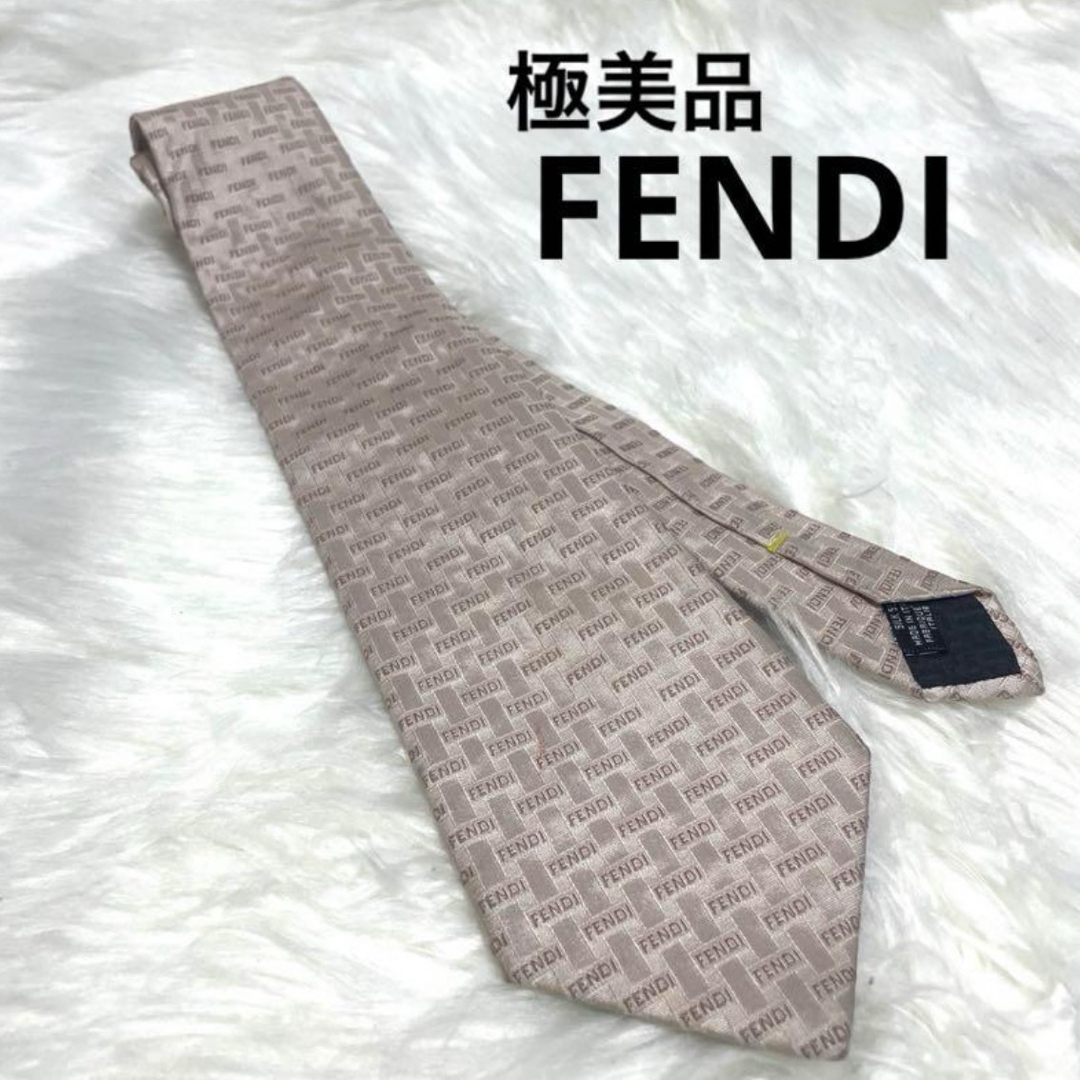 FENDI(フェンディ)の⭐️就活応援⭐️極美品⭐️FENDI 総柄 ネクタイ ピンク メンズのファッション小物(ネクタイ)の商品写真