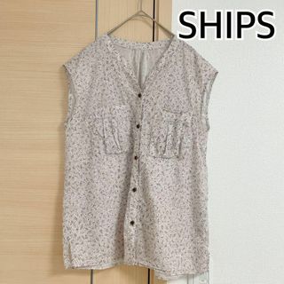 シップス(SHIPS)のSHIPS シップス　ノースリーブブラウス　総柄　ベージュ(シャツ/ブラウス(半袖/袖なし))