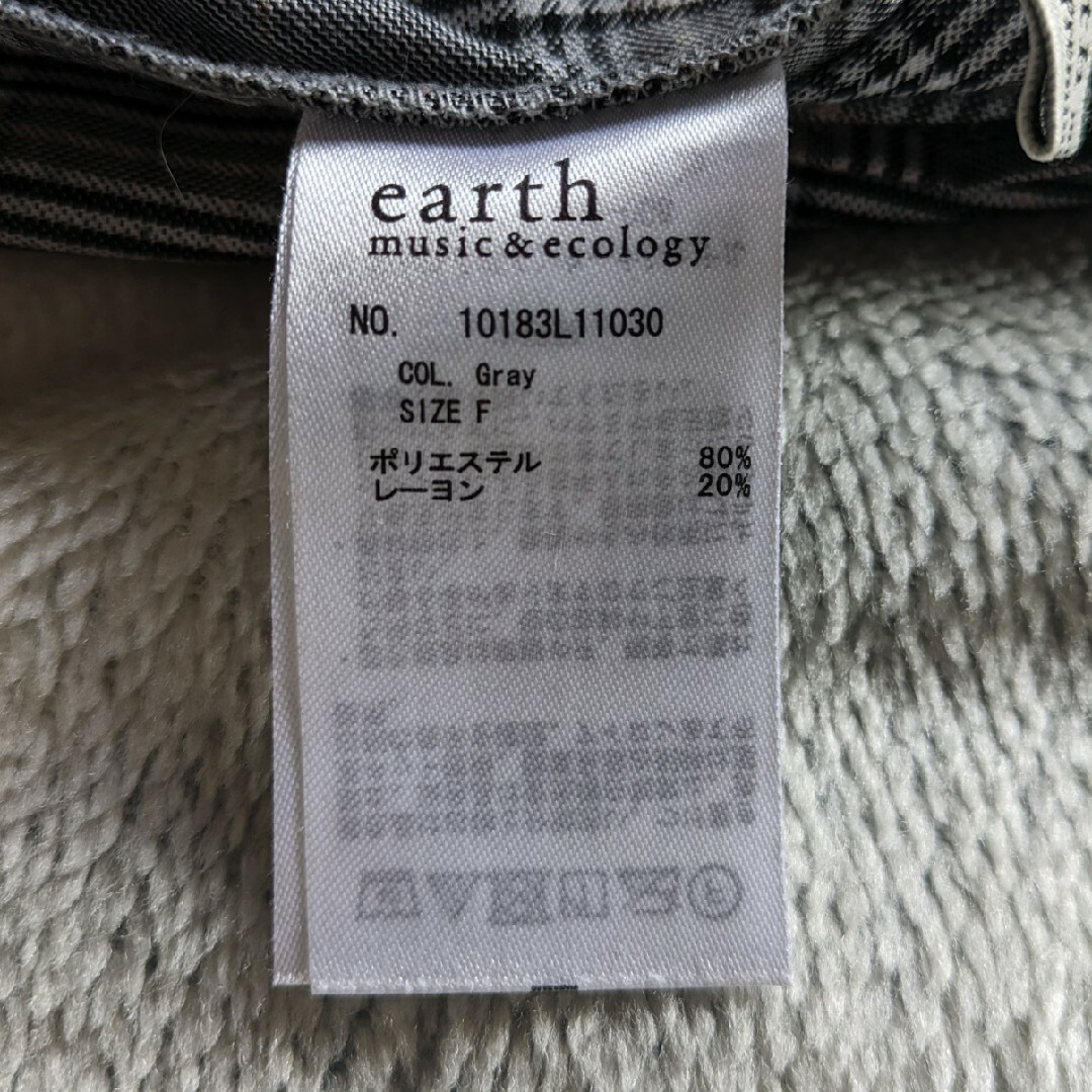 earth music & ecology(アースミュージックアンドエコロジー)のearth music&ecology＊グレーチェックプリーツスカート＊Fサイズ レディースのスカート(ひざ丈スカート)の商品写真