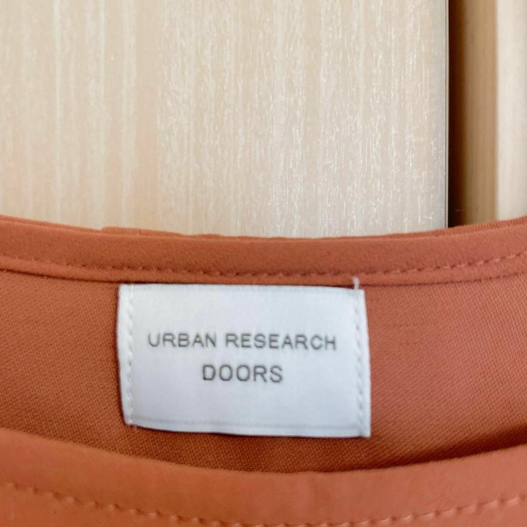 URBAN RESEARCH DOORS(アーバンリサーチドアーズ)のURBAN RESEARCH アーバンリサーチ 長袖ブラウス　ブラウン レディースのトップス(シャツ/ブラウス(長袖/七分))の商品写真