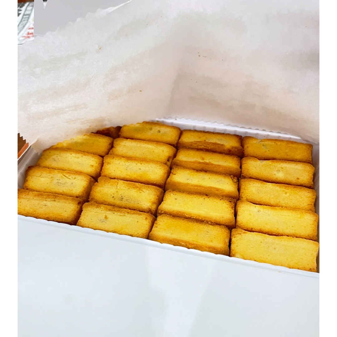 しおん様　小潘鳳凰酥パイナップルケーキ裸15個入り 食品/飲料/酒の食品(菓子/デザート)の商品写真