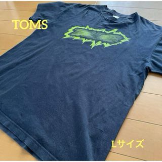 トムズ(TOMS)のprintstax ブラック　Tシャツ　メンズ　Lサイズ(Tシャツ/カットソー(半袖/袖なし))