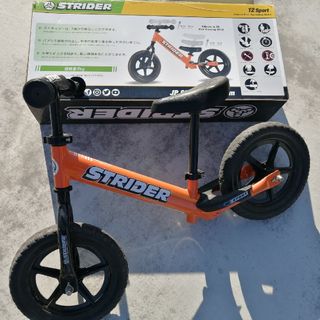 美品STRIDER スポーツモデル 12インチ フットレスト(三輪車/乗り物)