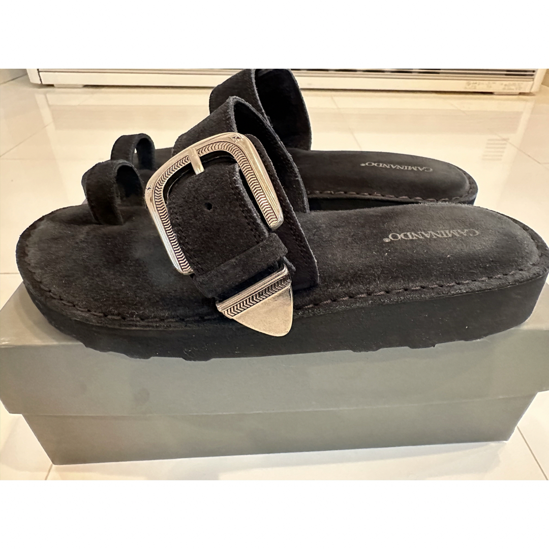 L'Appartement DEUXIEME CLASSE(アパルトモンドゥーズィエムクラス)のCAMINANDO Thumb Loop Sandal ブラック37 レディースの靴/シューズ(サンダル)の商品写真