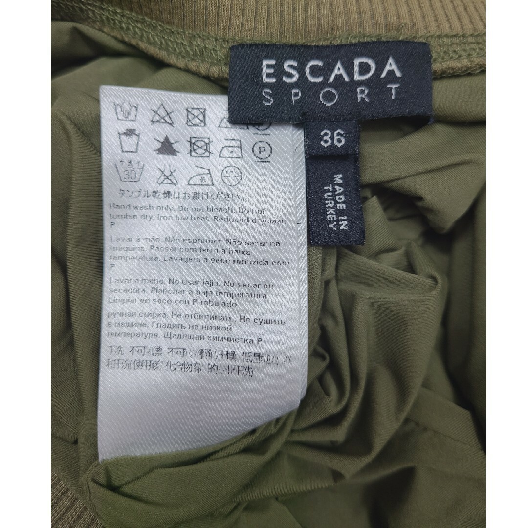 ESCADA(エスカーダ)の美品　ESCADAエスカーダ　ニットワンピース レディースのワンピース(ひざ丈ワンピース)の商品写真