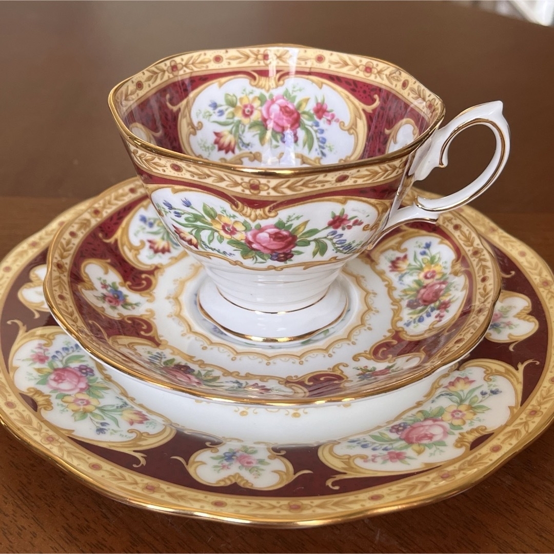 ROYAL ALBERT - 【美品】ロイヤルアルバート☆レディハミルトン ROYAL ALBERT - 【美品】ロイヤルアルバート☆レディハミルトン