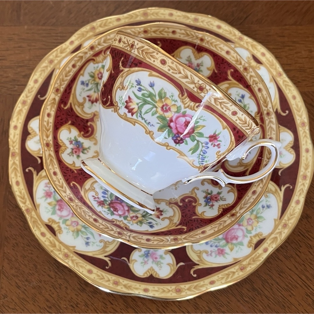 ROYAL ALBERT - 【美品】ロイヤルアルバート☆レディハミルトン ROYAL ALBERT - 【美品】ロイヤルアルバート☆レディハミルトン
