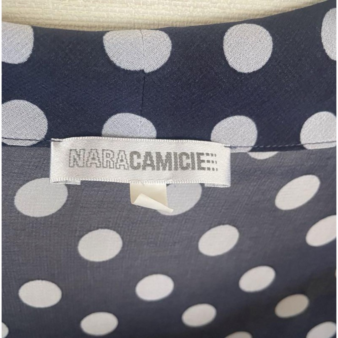 NARACAMICIE(ナラカミーチェ)のNARA CAMICIE ナラカミーチェ　ドットプリントロールカラーブラウス レディースのトップス(シャツ/ブラウス(長袖/七分))の商品写真