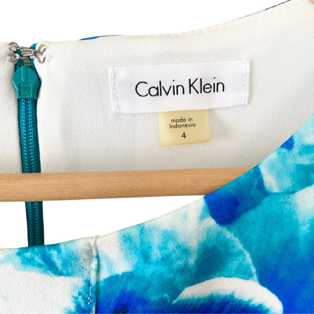 Calvin Klein(カルバンクライン)の美品 カルバンクライン 花柄 フリルワンピース ブルー サイズ4 レディースのワンピース(ひざ丈ワンピース)の商品写真