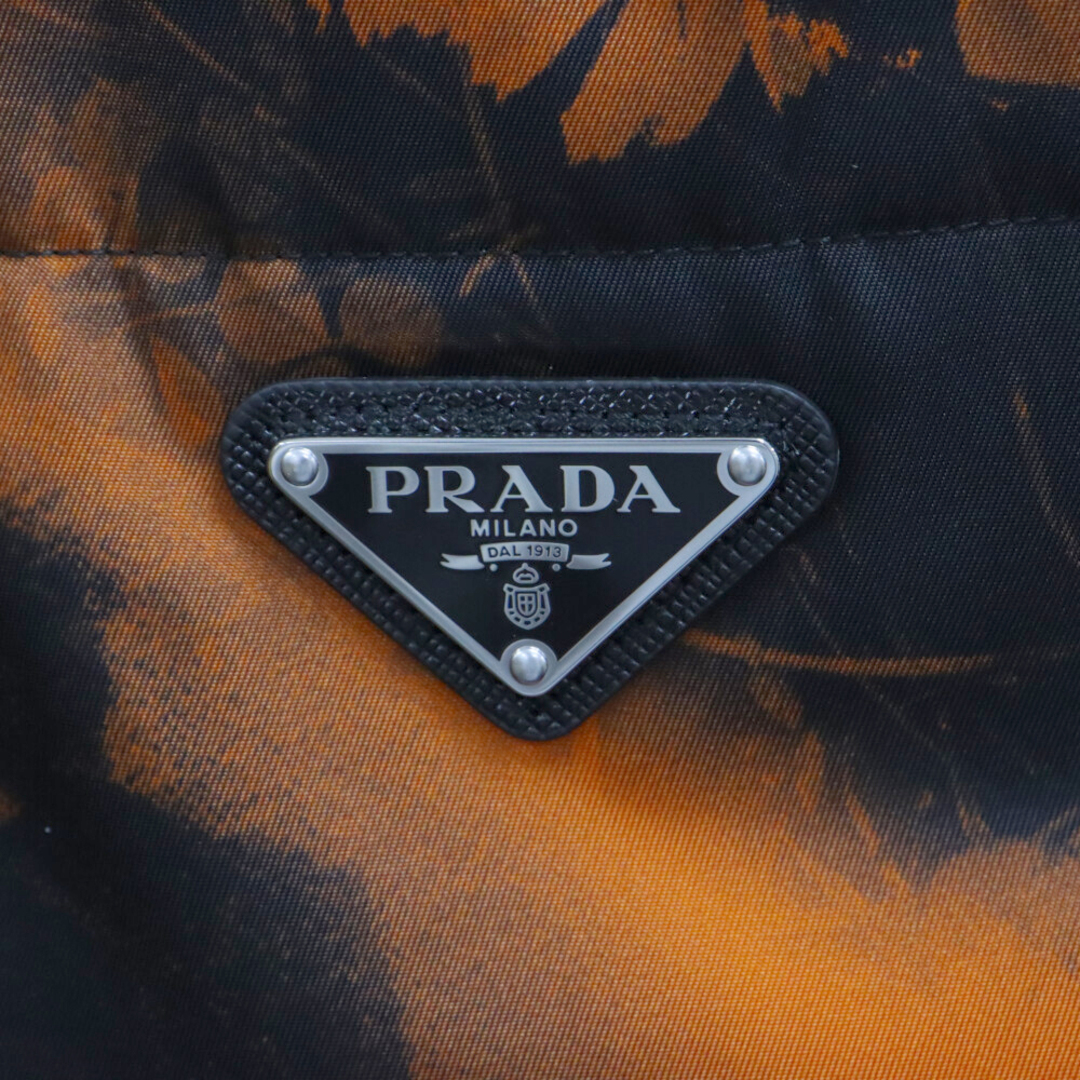 PRADA(プラダ)のPRADA プラダ 22SS RE-NYLON リナイロン フラワープリント 半袖シャツ ブラック/オレンジ SC513 メンズのトップス(シャツ)の商品写真