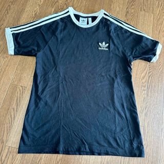 アディダス(adidas)のadidas 半袖　Tシャツ(Tシャツ/カットソー(半袖/袖なし))