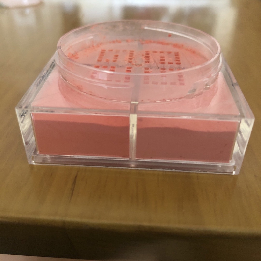 GIVENCHY(ジバンシィ)のGIVENCHY PRISME LIIBRE BLUSH コスメ/美容のベースメイク/化粧品(チーク)の商品写真