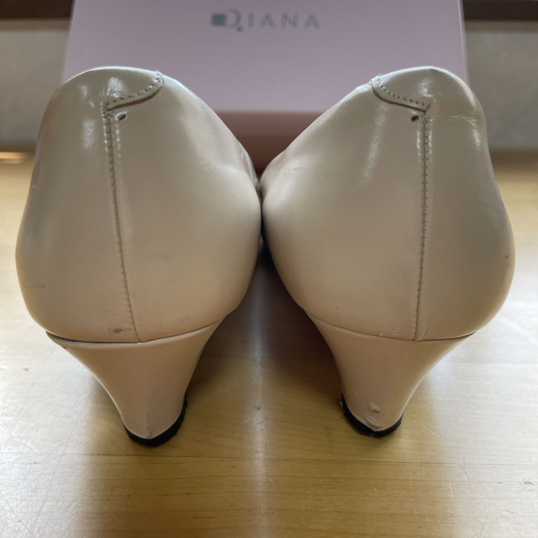 DIANA(ダイアナ)のDIANA ダイアナ パンプス 24.5㎝ 25㎝　ベージュ フォーマル　訳あり レディースの靴/シューズ(ハイヒール/パンプス)の商品写真