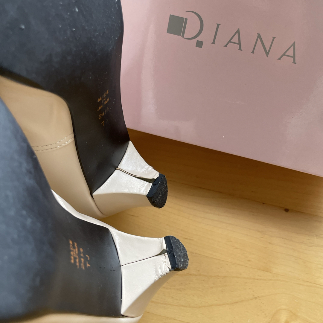 DIANA(ダイアナ)のDIANA ダイアナ パンプス 24.5㎝ 25㎝　ベージュ フォーマル　訳あり レディースの靴/シューズ(ハイヒール/パンプス)の商品写真