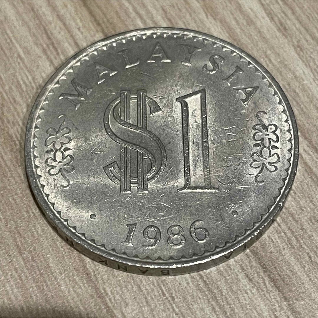 海外アンティークコイン マレーシア 1リンギット 硬貨 1枚 エンタメ/ホビーの美術品/アンティーク(貨幣)の商品写真