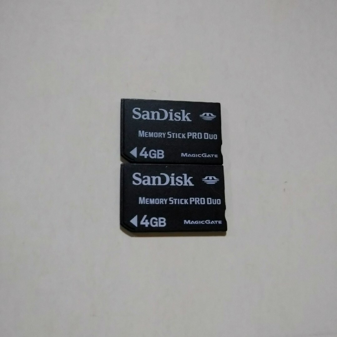 SanDisk(サンディスク)の☆メモリースティック 4GB×2☆ スマホ/家電/カメラのスマホ/家電/カメラ その他(その他)の商品写真