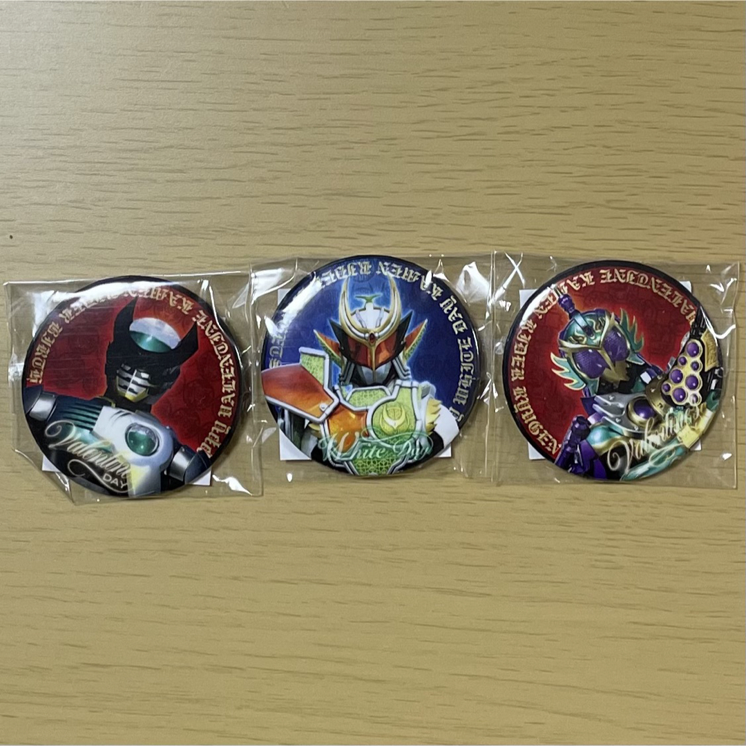仮面ライダー缶バッジ3個 エンタメ/ホビーのアニメグッズ(バッジ/ピンバッジ)の商品写真