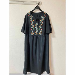 花柄刺繍ワンピース　XL 黒　フラワー　妊婦　マタニティ(ひざ丈ワンピース)