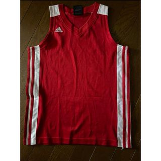 アディダス(adidas)の【adidasのタンクトップ　サイズ150  セットアップ可能】(Tシャツ/カットソー)