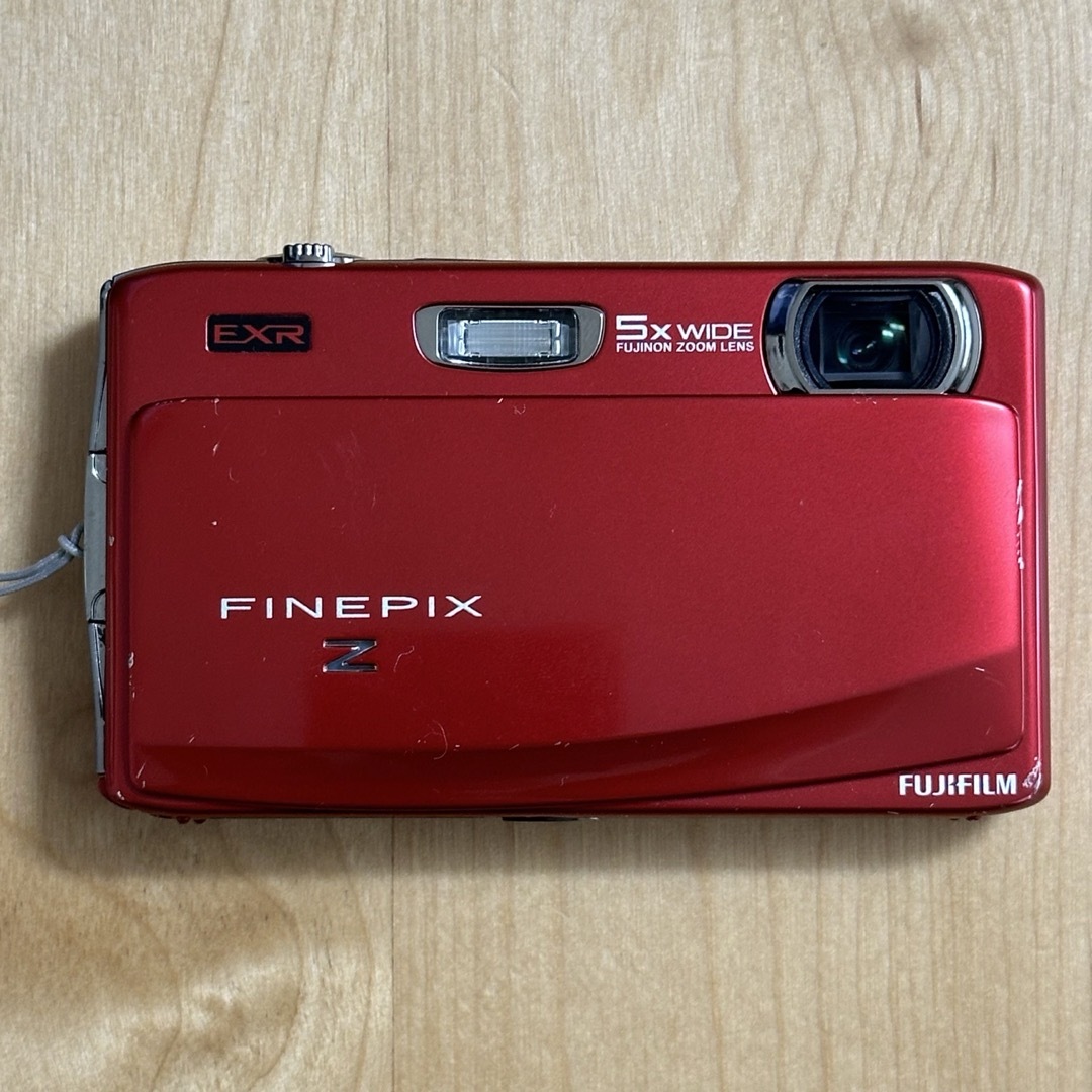 富士フイルム(フジフイルム)のFUJIFILM FinePix Z FINEPIX Z900EXR RED スマホ/家電/カメラのカメラ(コンパクトデジタルカメラ)の商品写真