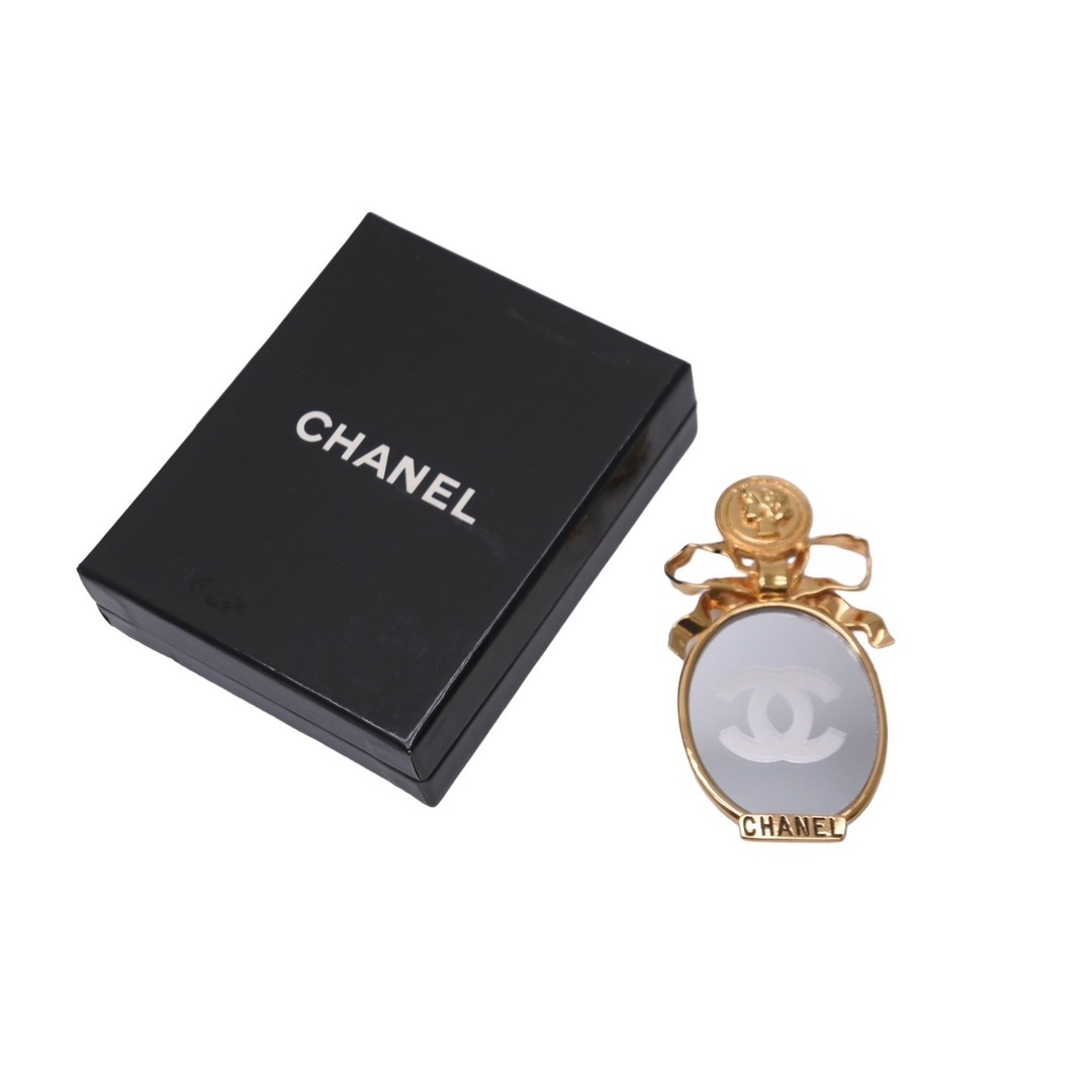 CHANEL(シャネル)のCHANEL シャネル ココマーク ミラー リボン ヴィンテージ ブローチ ゴールド アクセサリー レディース 小物 美品 中古 61779 レディースのアクセサリー(ブローチ/コサージュ)の商品写真