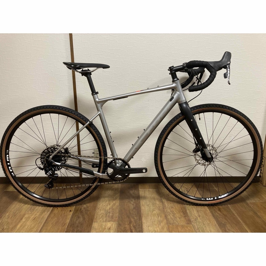 FUJI BIKES(フジバイクス)の送料無料！未使用品 FUJI フジJARI1.3 グラベルロードS52サイズ スポーツ/アウトドアの自転車(自転車本体)の商品写真