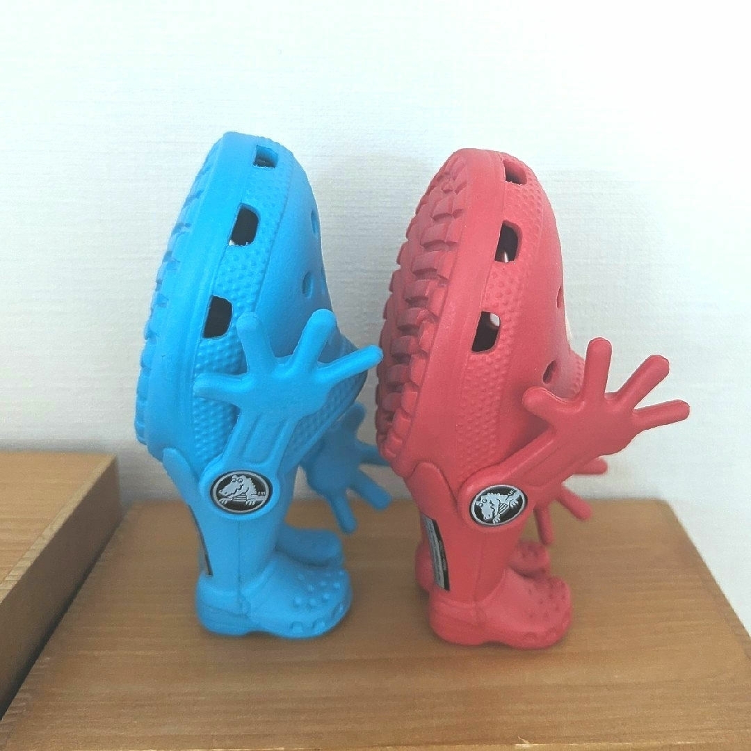 crocs(クロックス)のクロスライト君　２色セット　約13cm エンタメ/ホビーのおもちゃ/ぬいぐるみ(その他)の商品写真