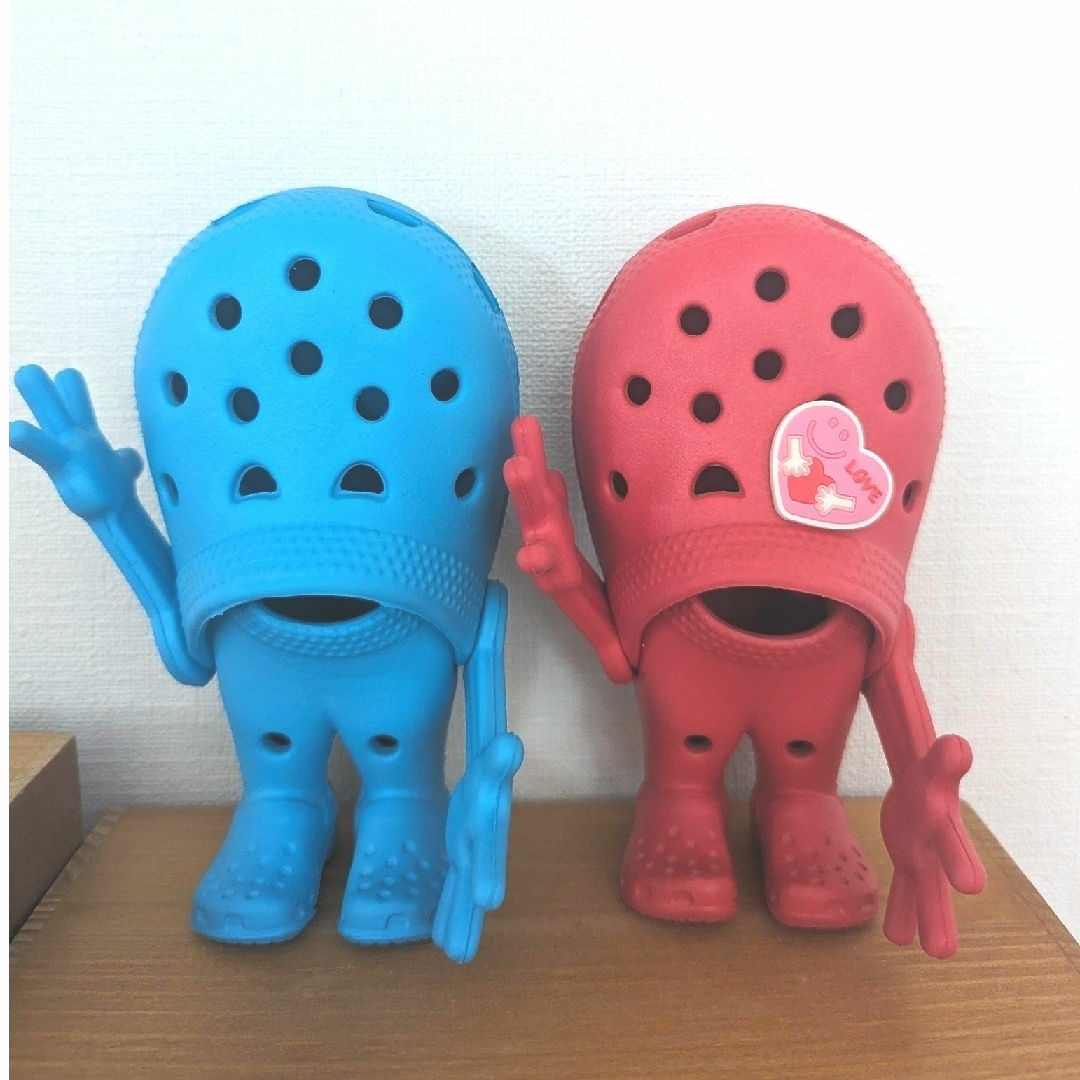 crocs(クロックス)のクロスライト君　２色セット　約13cm エンタメ/ホビーのおもちゃ/ぬいぐるみ(その他)の商品写真