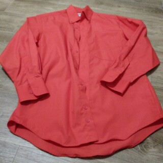 赤いカッターシャツ　シャツ(シャツ/ブラウス(長袖/七分))