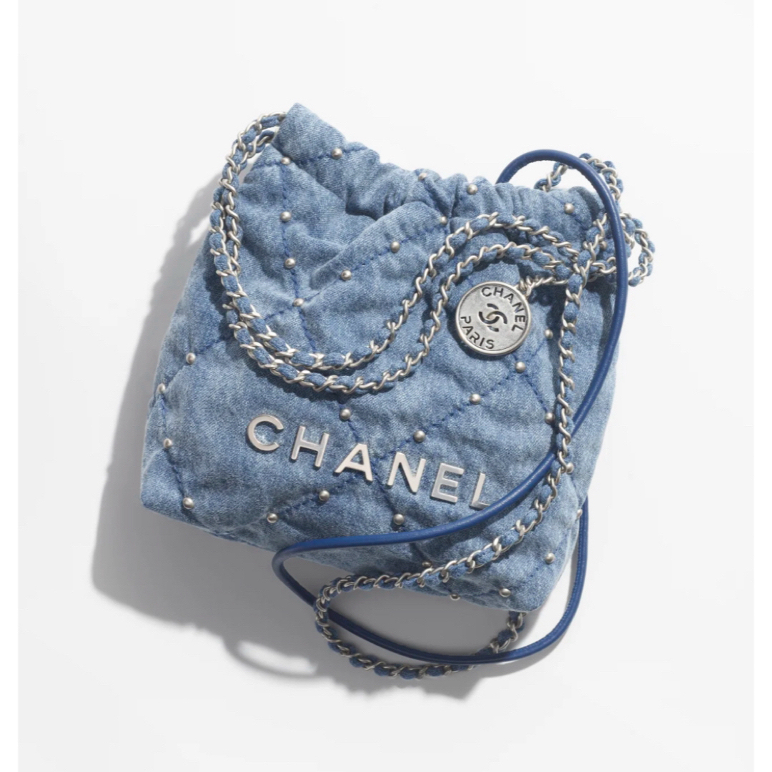 CHANEL(シャネル)の国内百貨店購入　シャネル　22 ミニ　デニム　完売品 レディースのバッグ(ショルダーバッグ)の商品写真