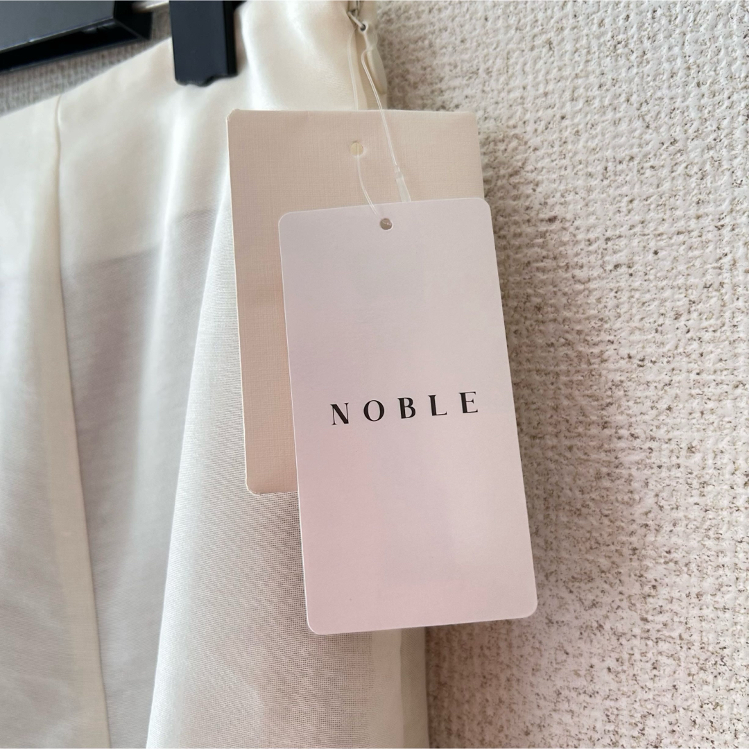 Noble(ノーブル)の新品タグ付き　noble ノーブル　フォギーシアーテントフレアスカート　ベージュ レディースのスカート(ロングスカート)の商品写真