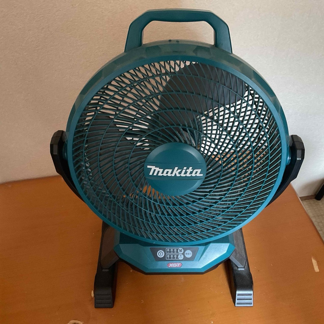 Makita(マキタ)のマキタ40V充電式扇風機 スマホ/家電/カメラの冷暖房/空調(扇風機)の商品写真