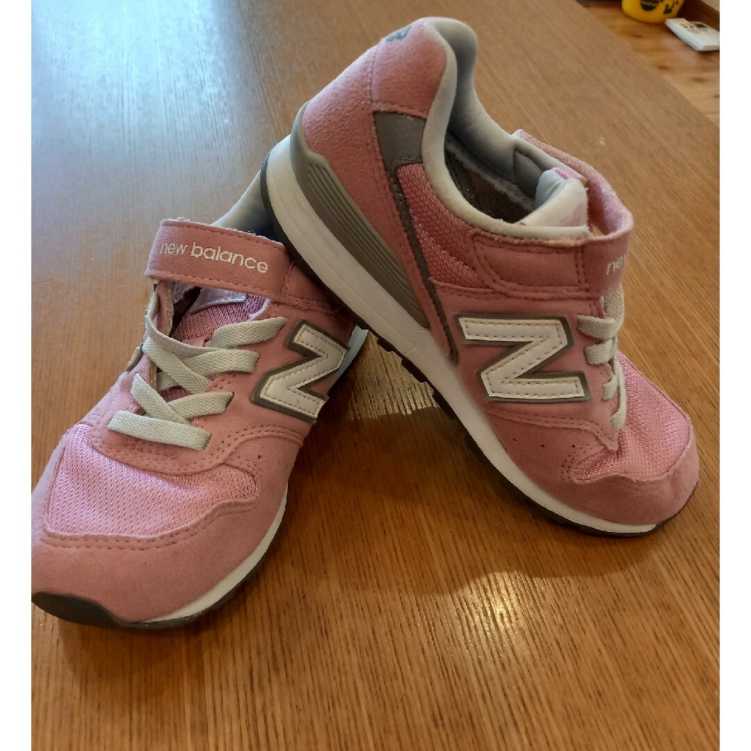 New Balance(ニューバランス)の【charo様専用】new balance996 & 570 キッズ/ベビー/マタニティのキッズ靴/シューズ(15cm~)(スニーカー)の商品写真