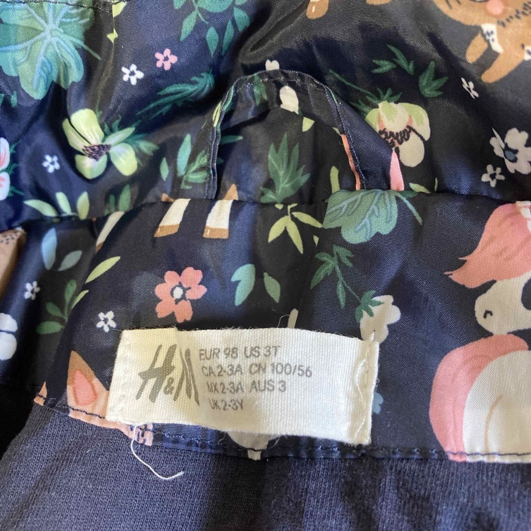 H&M(エイチアンドエム)の【中古】H&Mウィンドブレーカー　100 キッズ/ベビー/マタニティのキッズ服女の子用(90cm~)(ジャケット/上着)の商品写真