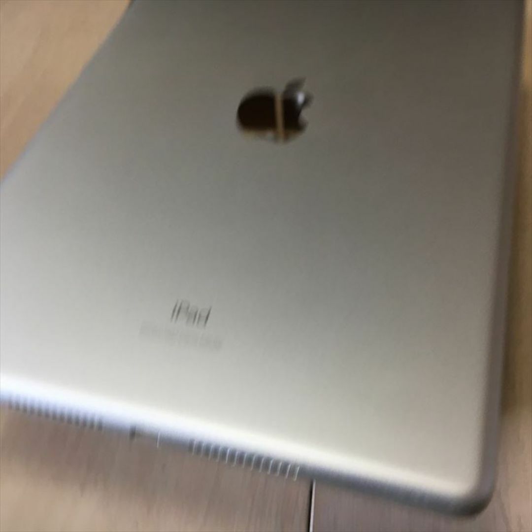 Apple(アップル)の31日迄 357) Apple iPad 第7世代 WiFi 32GB シルバー スマホ/家電/カメラのPC/タブレット(タブレット)の商品写真