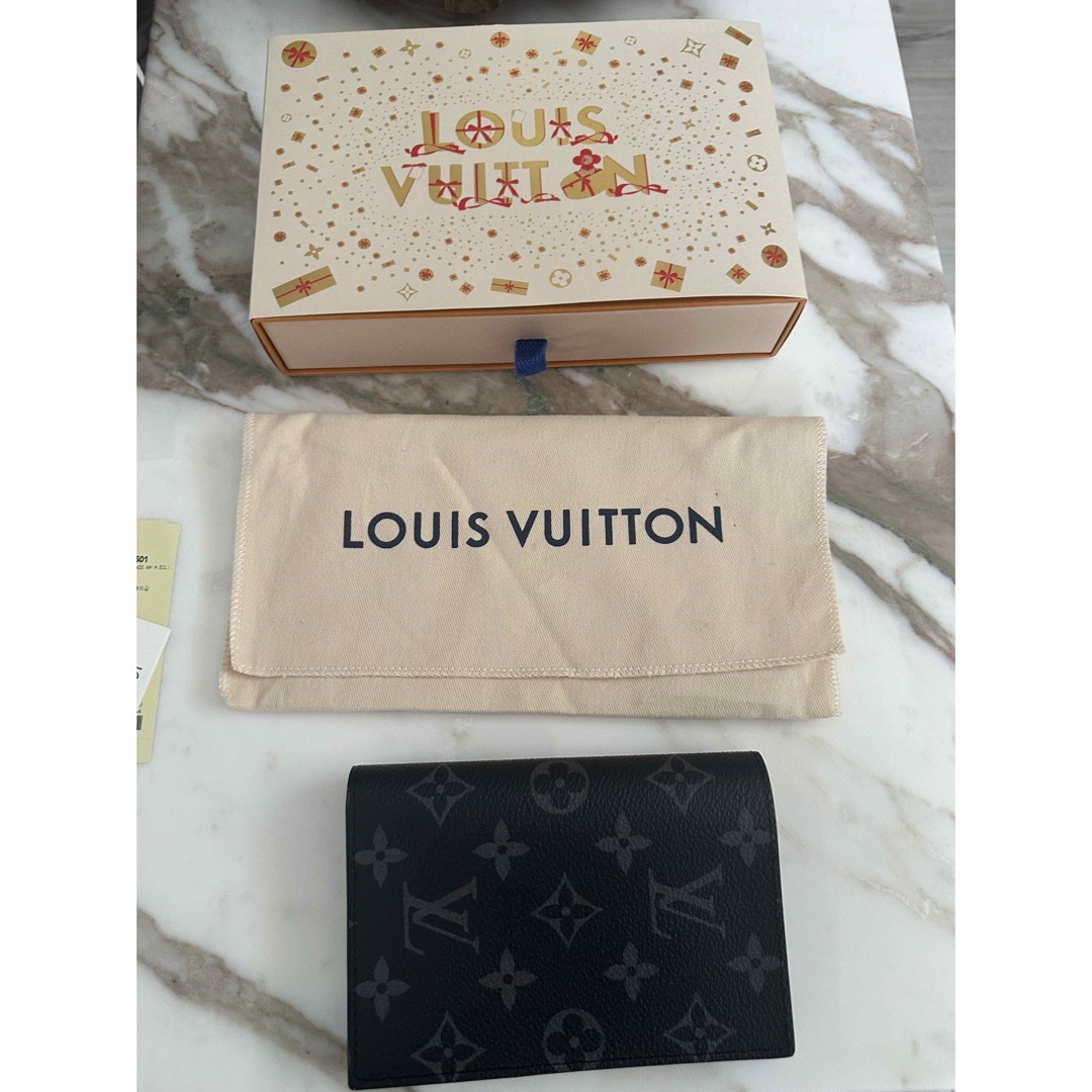 LOUIS VUITTON(ルイヴィトン)のLOUIS VUITTON パスポートカバー メンズのファッション小物(その他)の商品写真