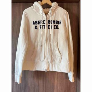 アバクロンビーアンドフィッチ(Abercrombie&Fitch)の美品　アバクロ　裏起毛　白　ホワイト　パーカー　M(パーカー)