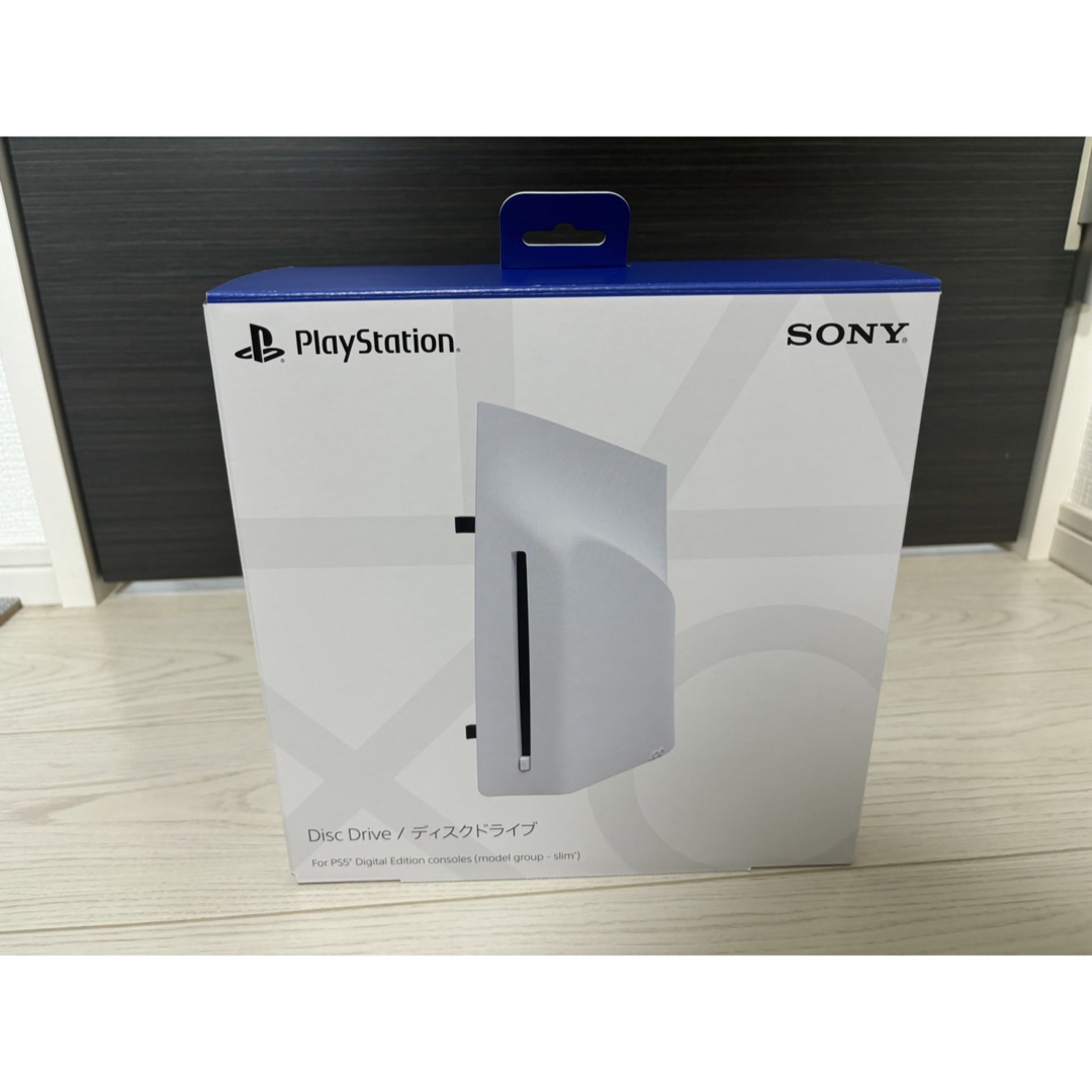 SONY(ソニー)の値下げしました！ps5デジタルエディション版の後付けディスクドライブ（純正品）  エンタメ/ホビーのゲームソフト/ゲーム機本体(家庭用ゲーム機本体)の商品写真